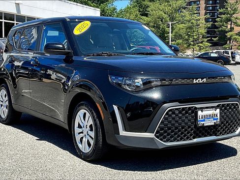 Used 2025 Kia Soul LX FWD image 11