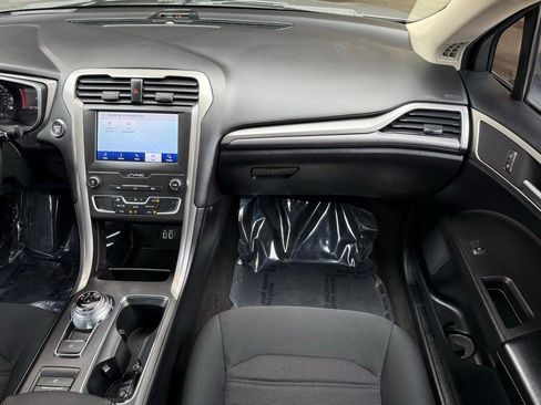 Used 2020 Ford Fusion SE FWD image 21