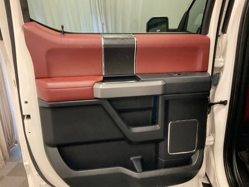 Used 2019 Ford F150 Platinum w/ Equipment Group 701A Luxury AWD/4WD image 34