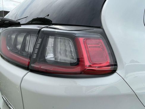 Used 2020 Jeep Cherokee Latitude Plus w/ Cold Weather Group FWD image 9