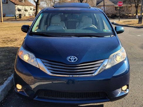 Used 2011 Toyota Sienna XLE image 4