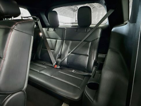 Used 2025 Ford Explorer ST-Line w/ ST-Line Street Pack AWD/4WD image 30