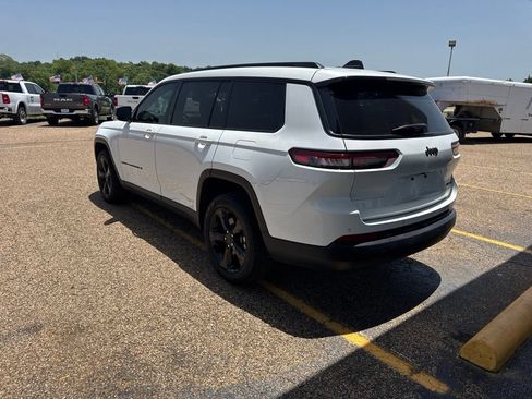 Used 2024 Jeep Grand Cherokee L Limited w/ Black Appearance Package RWD image 6