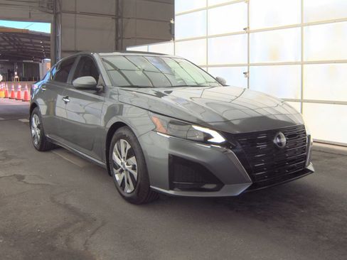 Used 2023 Nissan Altima 2.5 S FWD image 4