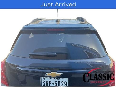 Used 2022 Chevrolet Trax LT w/ LT Convenience Package image 24