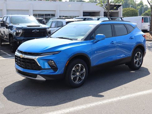 Used 2026 Chevrolet Blazer LT w/ Convenience Package FWD image 5