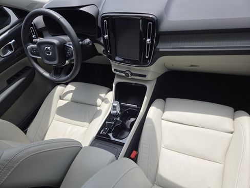 Used 2023 Volvo XC40 B5 Plus w/ Driver Assist Package AWD/4WD image 24