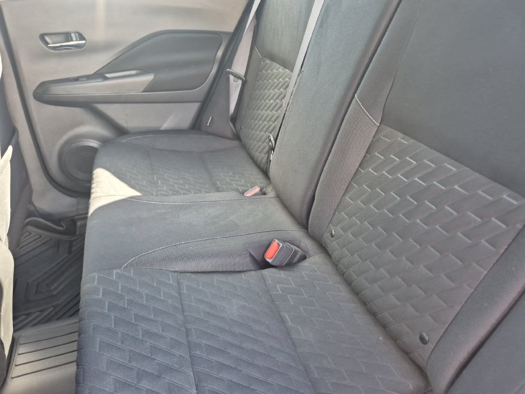 Used 2022 Nissan Kicks SV FWD image 13