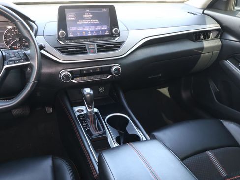 Used 2024 Nissan Altima 2.5 SR image 11