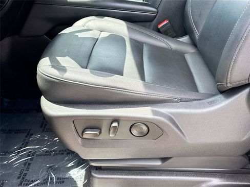Used 2025 Chevrolet Suburban Z71 AWD/4WD image 19