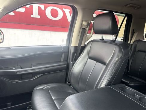 Used 2024 Ford Expedition XLT image 25