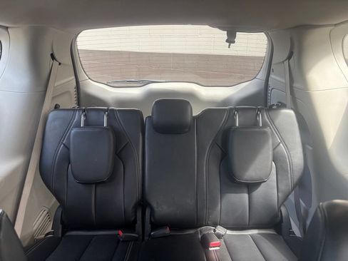 Used 2023 Chrysler Pacifica Touring-L FWD image 29