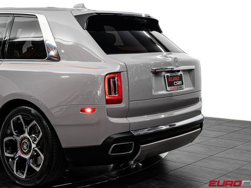Used 2023 Rolls-Royce Cullinan image 17