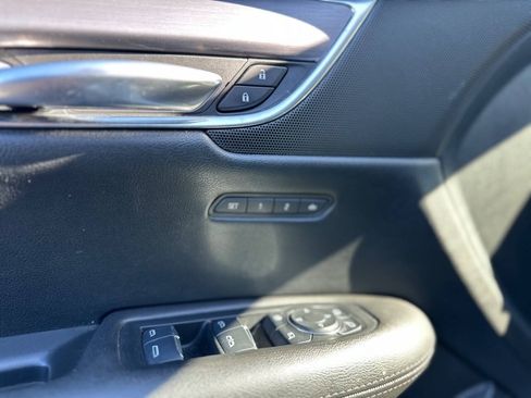 Used 2017 Cadillac XT5 Luxury w/ Driver Awareness Package FWD image 9