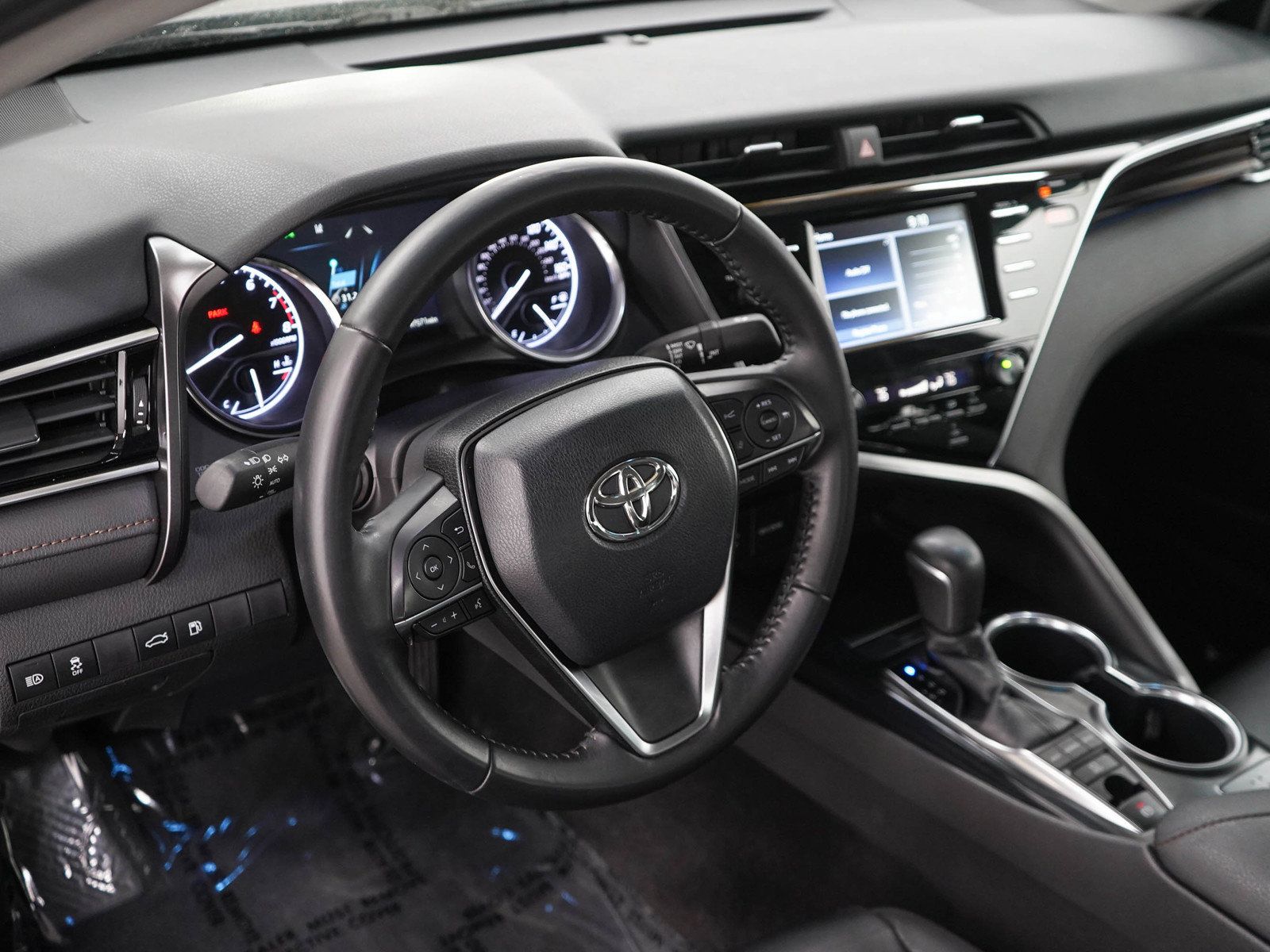 Used 2018 Toyota Camry XLE FWD image 19