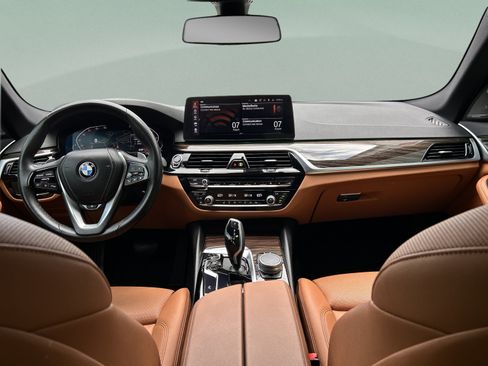 Used 2022 BMW 530i w/ Premium Package RWD image 7