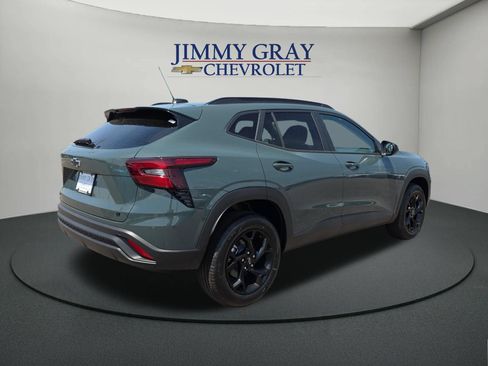 New 2026 Chevrolet Trax LT w/ Driver Confidence Package FWD image 5