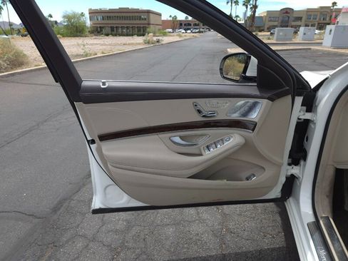 Used 2017 Mercedes-Benz S 550 Sedan image 4