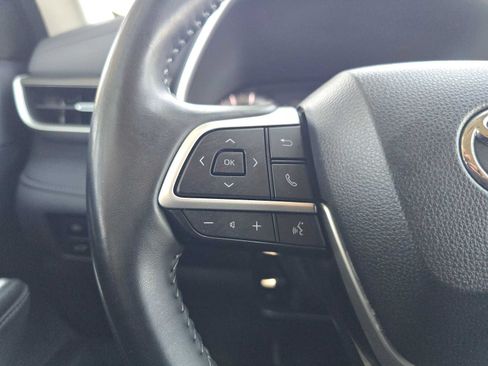 Used 2023 Toyota Highlander XLE FWD image 33