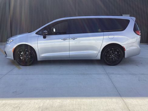 Used 2026 Chrysler Pacifica Select w/ S Appearance Package FWD image 8