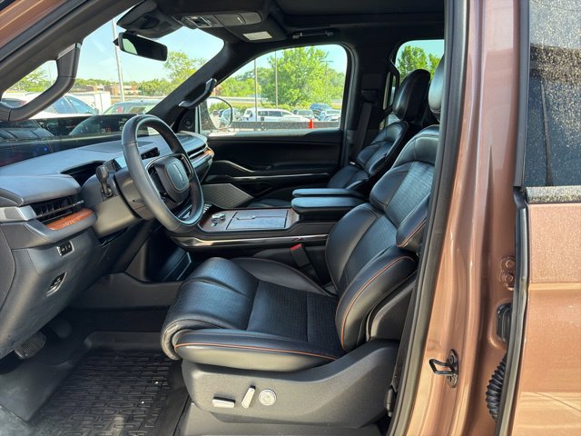 Used 2025 Lincoln Navigator L Black Label AWD/4WD image 17