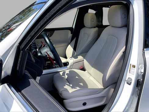Used 2023 Mercedes-Benz GLB 250 image 7