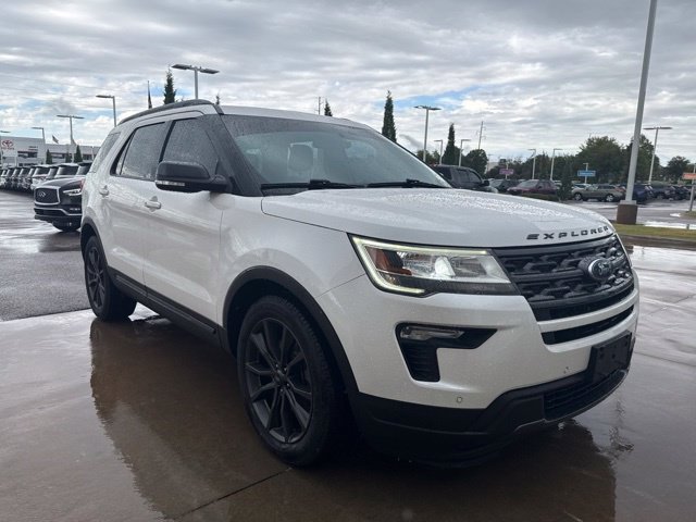 Used 2018 Ford Explorer XLT w/ Equipment Group 202A FWD image 3