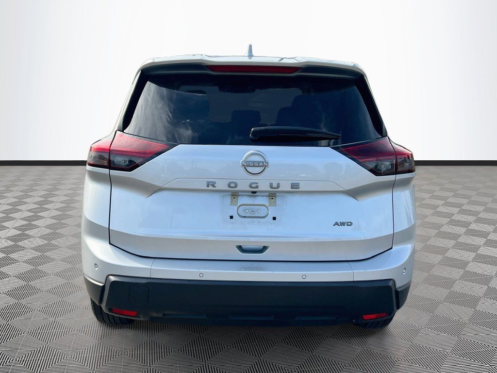 Used 2025 Nissan Rogue SV AWD/4WD image 6