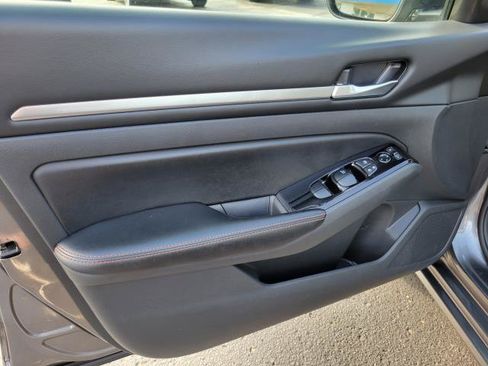 Used 2024 Nissan Altima 2.5 SR FWD image 6