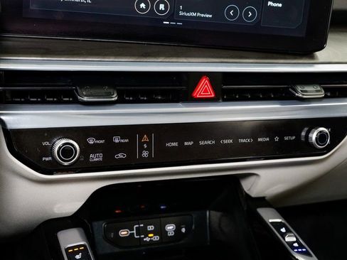 Certified 2024 Kia Sorento SX image 20