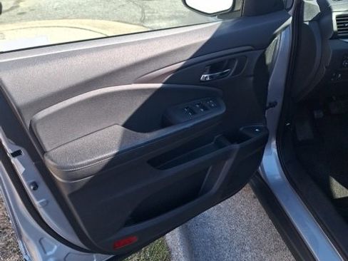 Used 2022 Honda Pilot Sport image 11