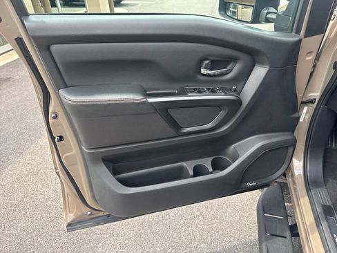 Used 2023 Nissan Titan PRO-4X AWD/4WD image 10
