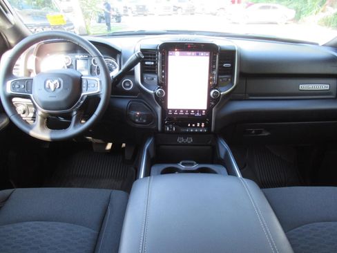 Used 2025 RAM 2500 Big Horn AWD/4WD image 12