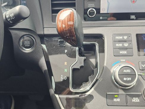 Used 2020 Toyota Sienna Limited FWD image 36