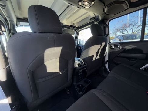 Used 2023 Jeep Gladiator Overland image 11
