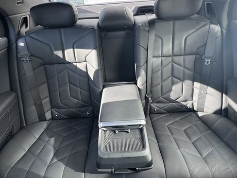 Used 2024 BMW 760i xDrive w/ Executive Package image 10