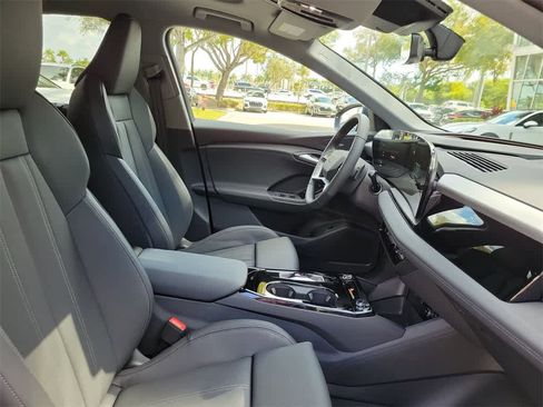 New 2025 Audi Q6 e-tron Premium Plus image 22