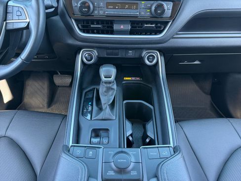 Used 2024 Toyota Grand Highlander XLE image 10