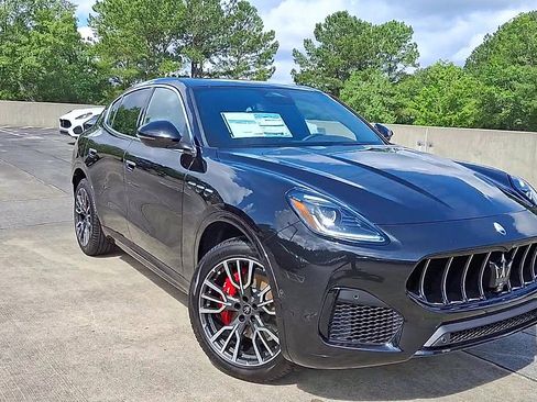 New 2025 Maserati Grecale GT image 2