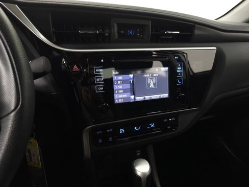 Used 2018 Toyota Corolla LE FWD image 20