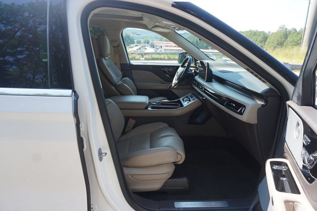 Used 2020 Lincoln Aviator Reserve w/ Equipment Group 202A AWD/4WD image 18