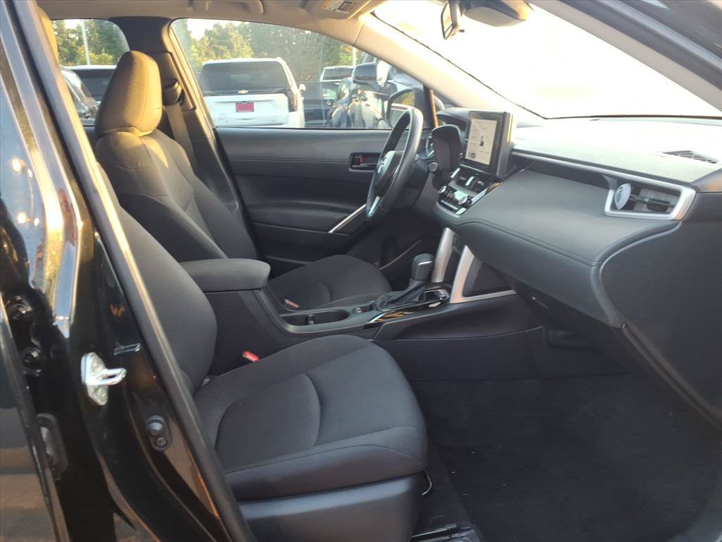 Used 2025 Toyota Corolla Cross LE FWD image 17