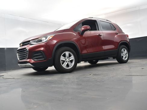 Used 2022 Chevrolet Trax LT w/ LT Convenience Package image 24