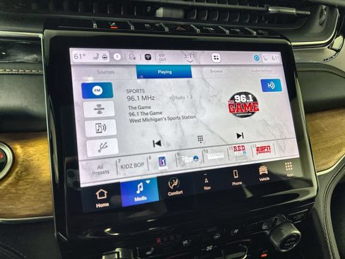 Used 2022 Jeep Grand Cherokee Summit AWD/4WD image 14