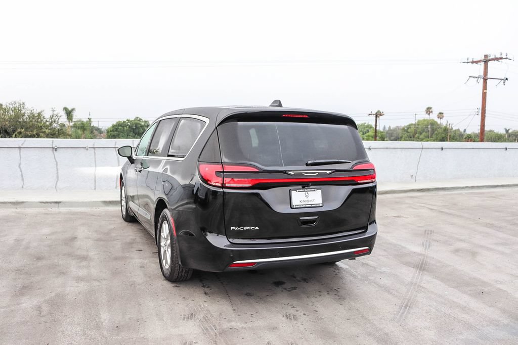 New 2027 Chrysler Pacifica Select FWD image 7
