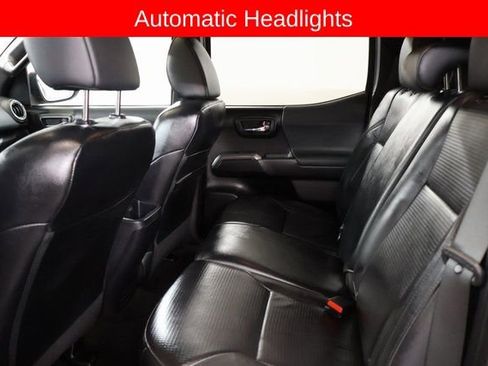 Used 2020 Toyota Tacoma TRD Sport image 12