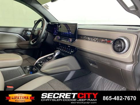 Used 2024 Chevrolet Colorado ZR2 AWD/4WD image 30
