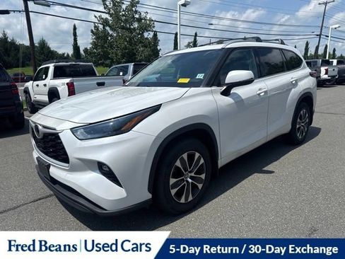 Used 2022 Toyota Highlander XLE AWD/4WD image 17