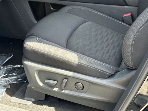 Used 2025 Nissan Pathfinder SV FWD image 15