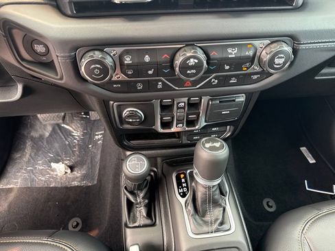 New 2026 Jeep Wrangler Unlimited Sahara AWD/4WD image 14